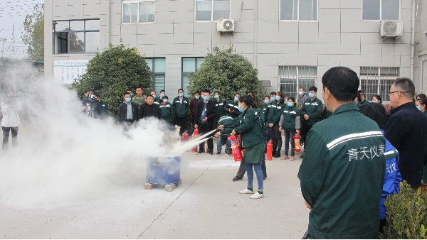 开云官方版网站登录入口-开云(中国)
加强安全意识，全体员工进行消防演练